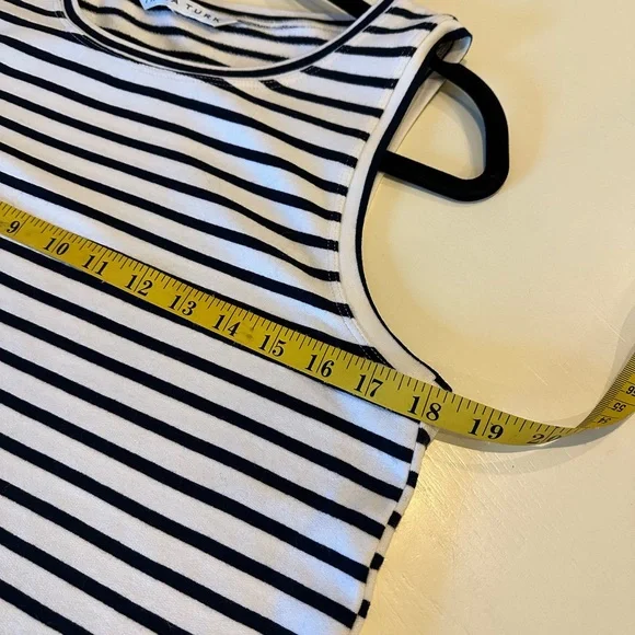 Trina Turk crop top size large - Picture 2 of 8